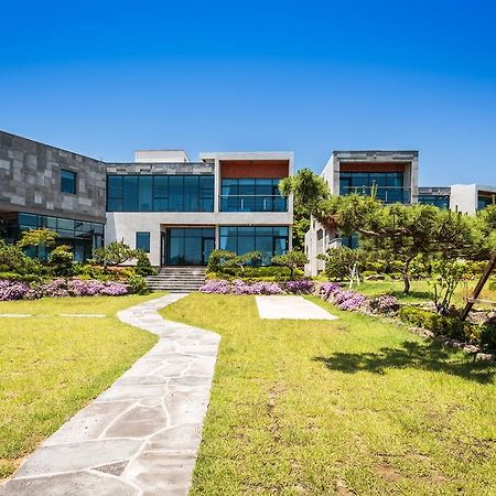Cobeach Familiar Pension Seogwipo Exterior foto